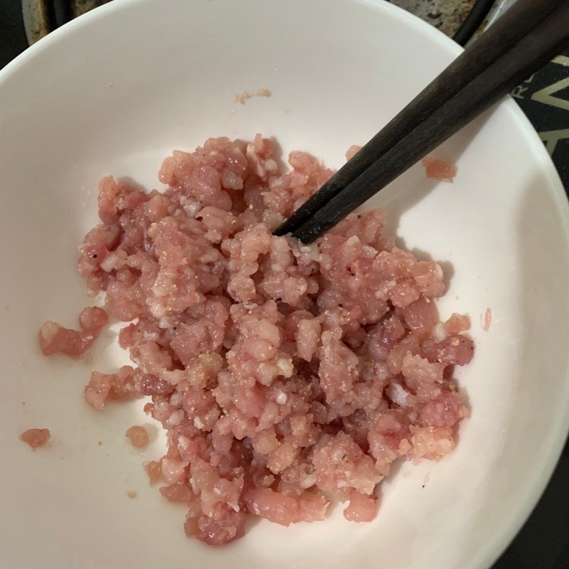 Ướp nhân thịt cho mực nhồi