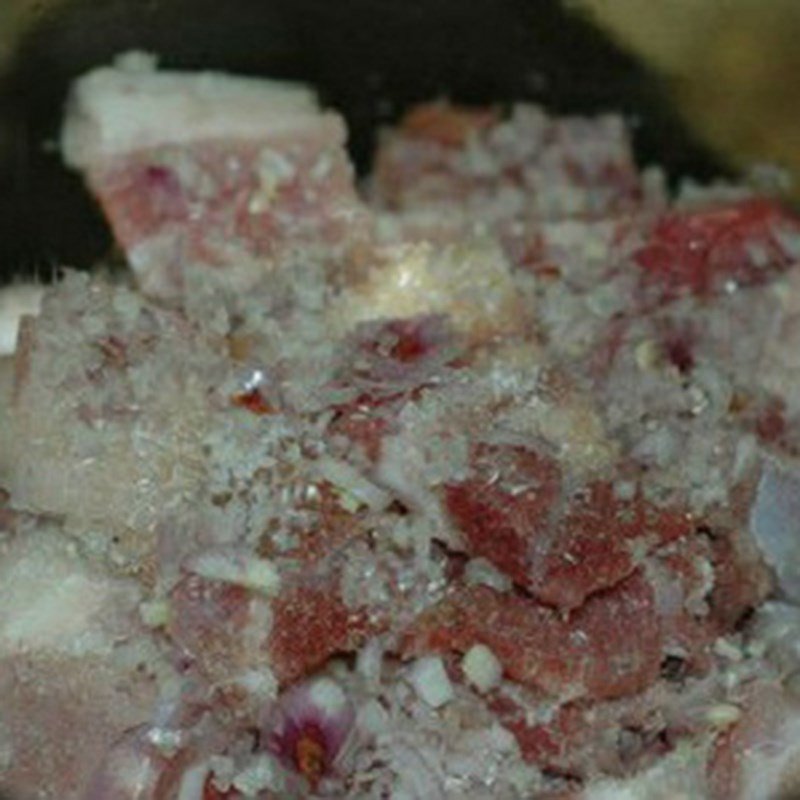 Ướp thịt heo làm thịt đông