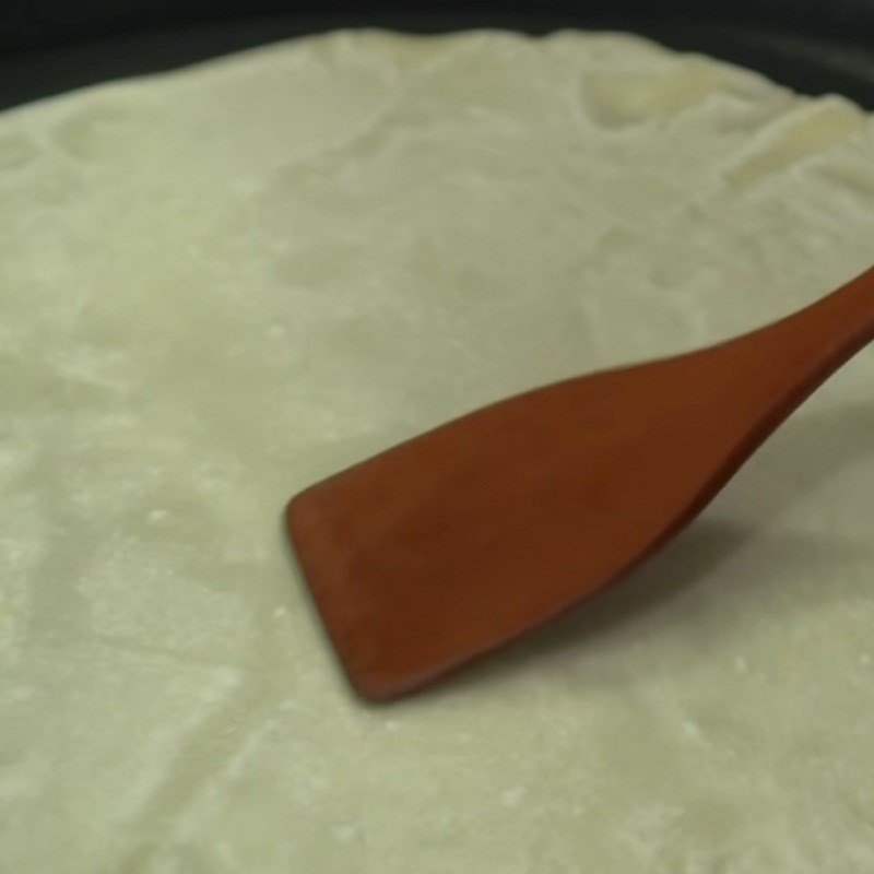 Vỏ bánh tortilla phồng nhẹ khi nướng, dấu hiệu bánh chín