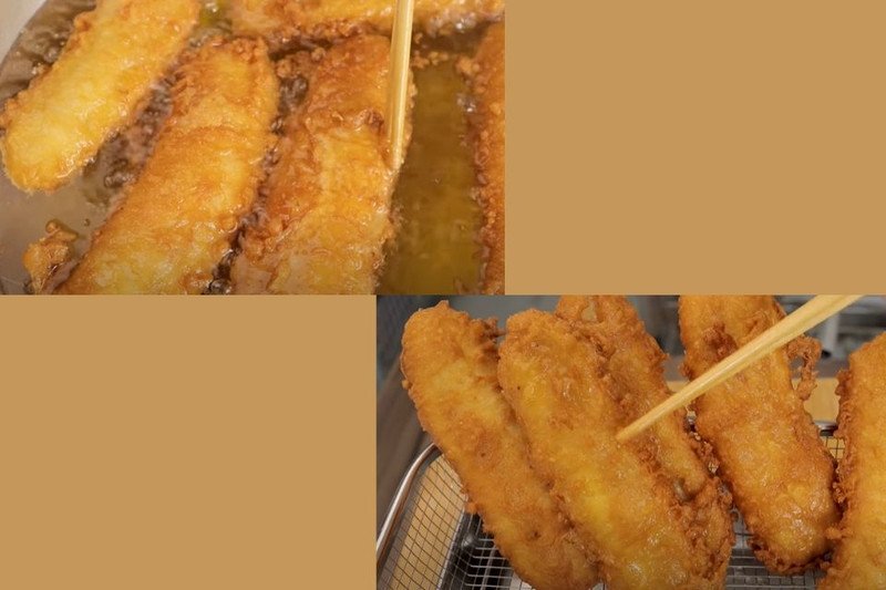 Vớt bánh chuối chiên ra khỏi chảo