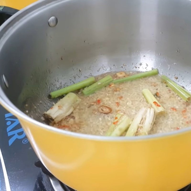 Xào ếch cho lẩu ếch thái chua ngọt