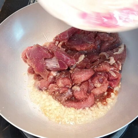 Xào thịt trâu với rau muống ngon miệng