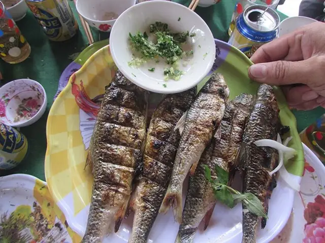 Thưởng thức đặc sản cá niên