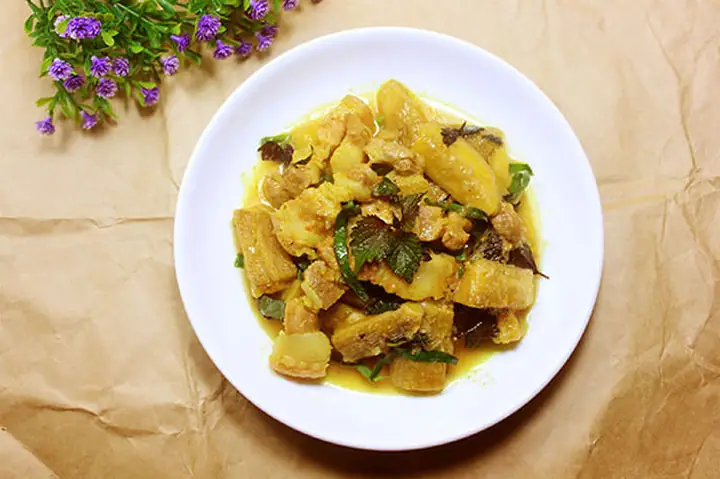 Đúng điệu dân dã với cách làm thịt chó om chuối ngon hấp dẫn