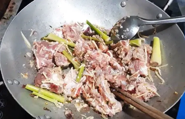 Xào thịt dê