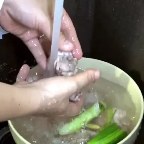 Sơ chế đuôi heo