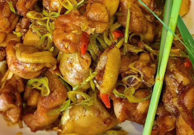 Thưởng thức món chân giò sả ớt thơm ngon