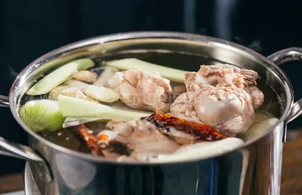 Nấu nước dùng mì Ramen