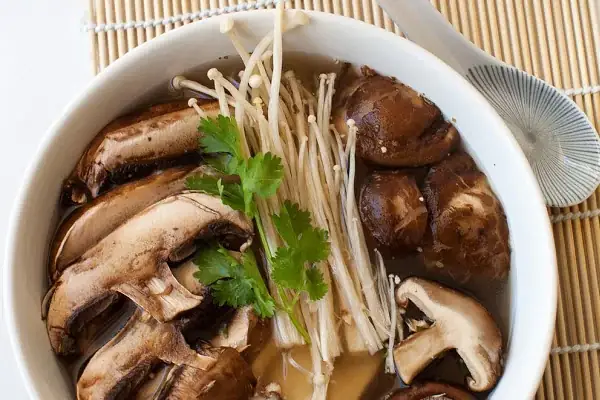 Cách nấu súp gà nấm kim châm ngon đúng điệu tại nhà