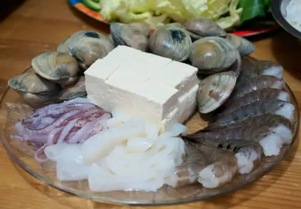 MÃ³n láº©u tháº­p cáº©m há»£p kháº©u vá» cho cáº£ nhÃ