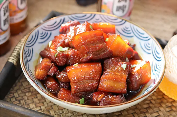 Đã bao giờ bạn tự hỏi, người Trung Quốc nấu món thịt kho tàu thế nào, có khác nhiều với cách nấu của người Việt Nam?