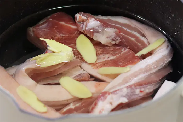 Đã bao giờ bạn tự hỏi, người Trung Quốc nấu món thịt kho tàu thế nào, có khác nhiều với cách nấu của người Việt Nam?