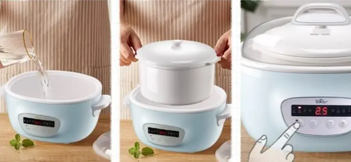 Bước 3: Thêm nước vào thân nồi và đặt thố sứ vào