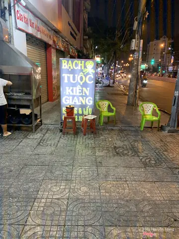 Review Bạch Tuộc Nướng Kiên Giang: Quán Ăn Vỉa Hè Nổi Tiếng Ở Quận 11