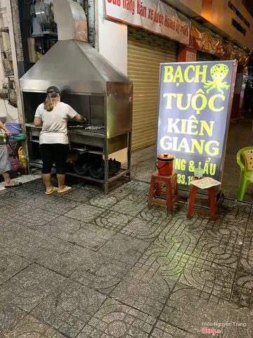 Review Bạch Tuộc Nướng Kiên Giang: Quán Ăn Vỉa Hè Nổi Tiếng Ở Quận 11