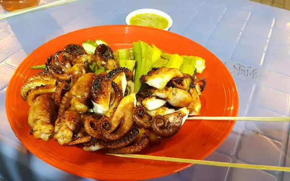 Review Bạch Tuộc Nướng Kiên Giang: Quán Ăn Vỉa Hè Nổi Tiếng Ở Quận 11