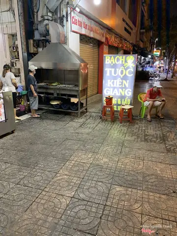 Review Bạch Tuộc Nướng Kiên Giang: Quán Ăn Vỉa Hè Nổi Tiếng Ở Quận 11
