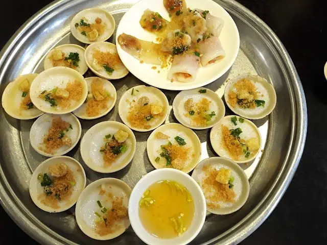 Review Quán Bánh Bèo Huế O Trinh: Trải Nghiệm Hương Vị Thuần Châu Á Tại Quận 1