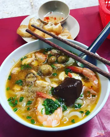 Bánh Canh Cua Dì Năm: Đánh Giá Chi Tiết Quán Ăn Nổi Tiếng Bùi Viện