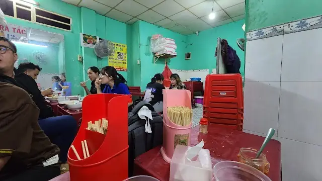 Đánh Giá Chi Tiết Quán Bánh Canh Cua Mạ Tôi: Ngon Đúng Điệu Hay Chỉ Danh Tiếng?