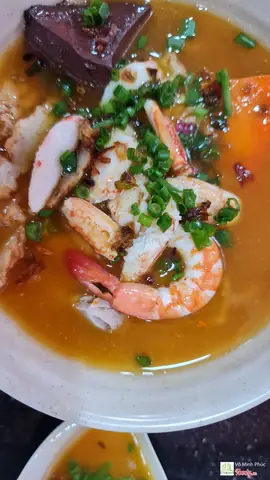 Đánh Giá Chi Tiết Quán Bánh Canh Cua 14 Trần Bình Trọng: Trải Nghiệm Hải Sản Giá Trị Tại Quận 5