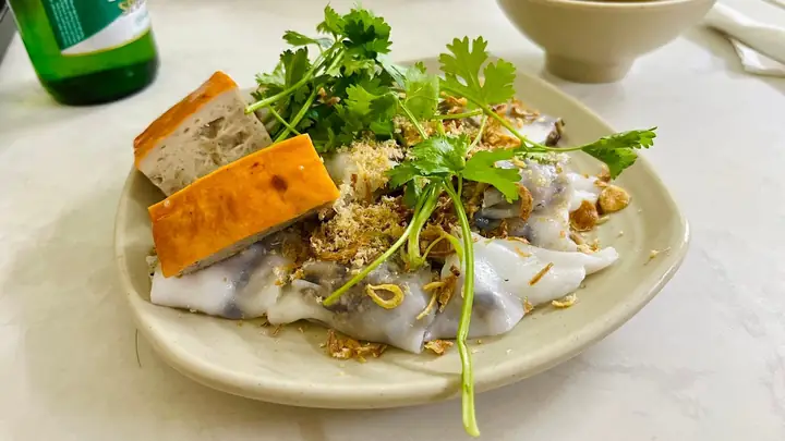 Bánh Cuốn Gia Truyền Thanh Vân: Đánh Giá Chi Tiết Quán Bánh Cuốn Hàng Gà Hà Nội