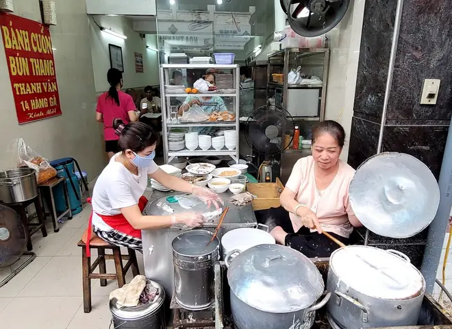 Bánh Cuốn Gia Truyền Thanh Vân: Đánh Giá Chi Tiết Quán Bánh Cuốn Hàng Gà Hà Nội