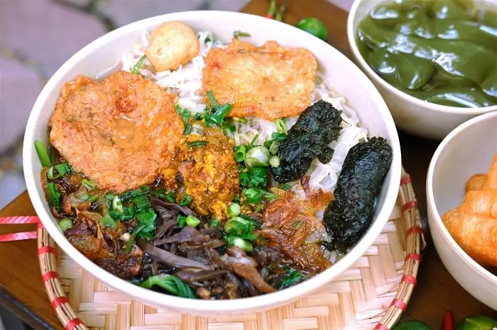 Bánh Đa Cua Bà Cụ Hải Phòng: Đánh Giá Chi Tiết Và So Sánh Với Các Quán Nổi Tiếng