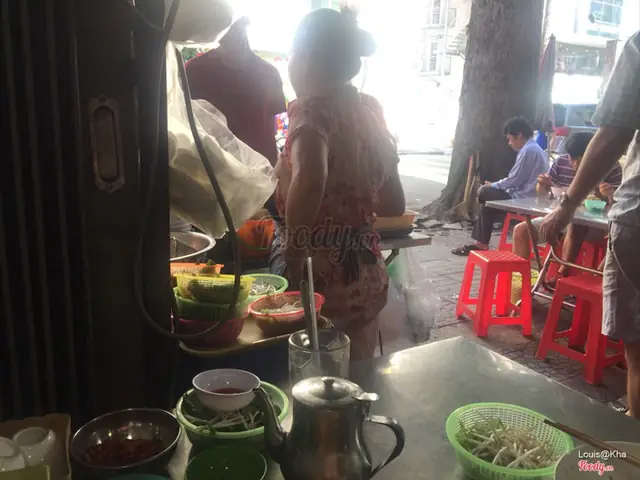 Đánh Giá Chi Tiết Quán Cô Yến: Bánh Đa Cua Hải Phòng Đúng Vị Hay Chỉ Là "lưu Manh"?