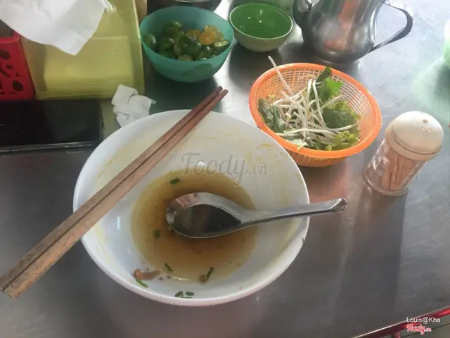 Đánh Giá Chi Tiết Quán Cô Yến: Bánh Đa Cua Hải Phòng Đúng Vị Hay Chỉ Là "lưu Manh"?