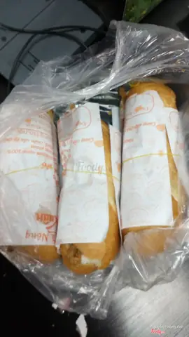 Review Bánh Mì Chả Cá Bùi Thị Xuân: Từ Chất Lượng Đến Giá Cả