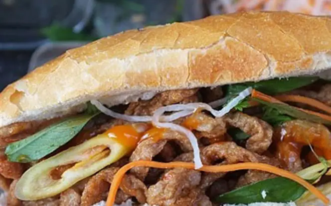 Review Bánh Mì Chả Cá Bùi Thị Xuân: Từ Chất Lượng Đến Giá Cả