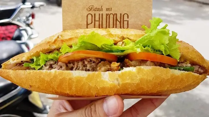 Review Bánh Mì Phương Hội An Trâu Quỳ: Hương Vị Hội An Giữa Lòng Hà Nội