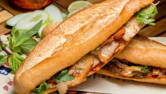 Review Bánh Mì Phương Hội An Trâu Quỳ: Hương Vị Hội An Giữa Lòng Hà Nội
