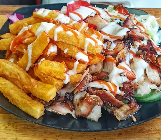 Bánh Mì Đức Long Kebab: Trải Nghiệm Ẩm Thực Fusion Độc Đáo Tại Hà Nội