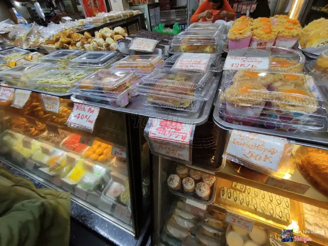 Bánh Ngọt Hongkong Hàng Lược Là Gì? Tổng Từ Nguồn Gốc Đến Cách Thưởng Thức