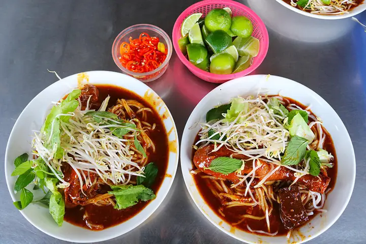 Bánh Tầm Cay Cà Mau: Đặc Sản Không Thể Bỏ Lỡ Khi Du Lịch Đất Mũi