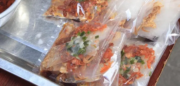 Bánh Tráng Tôm Cô Loan: Huyền Thoại Ẩm Thực Đường Phố Sài Gòn