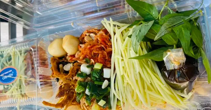 Đánh Giá Chi Tiết Bánh Tráng Trộn Chú Viên: Món Ăn Vặt Độc Đáo Ở Phố Nguyễn Thượng Hiền