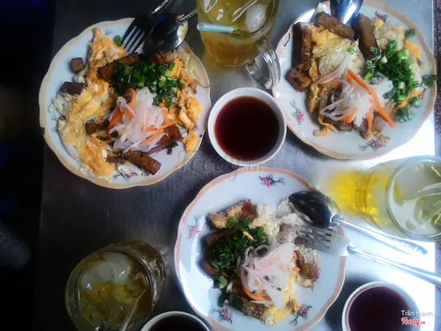 Bột Chiên Lý Nam Đế: Món Ăn Vặt Truyền Thống Và Review Quán Nổi Tiếng