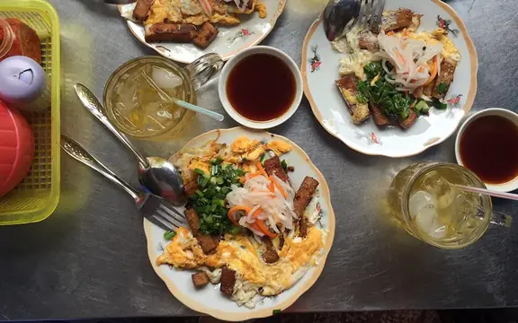 Bột Chiên Lý Nam Đế: Món Ăn Vặt Truyền Thống Và Review Quán Nổi Tiếng