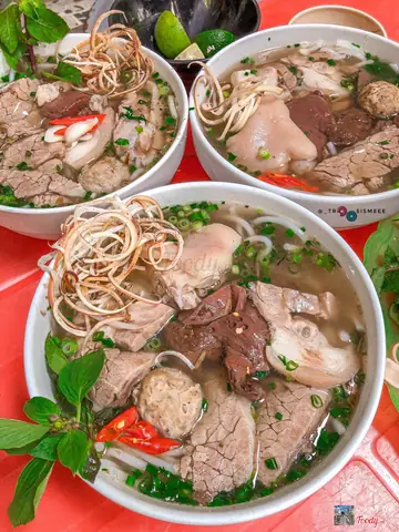 Review Quán Bún Bò Huế Hàng Cá: Trải Nghiệm Chân Thực Tại Hà Nội