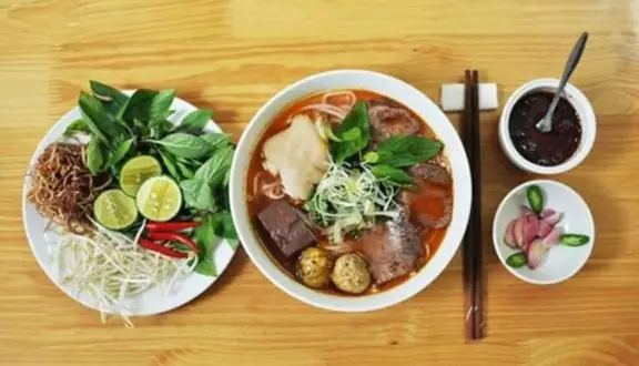 Review Quán Bún Bò Huế Hưng Còi: Đánh Giá Toàn Diện Về Hương Vị Và Dịch Vụ