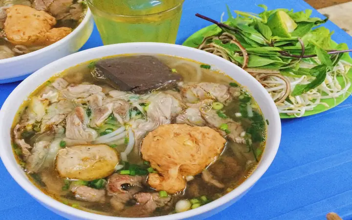 Review Quán Bún Bò Huế Huy Béo: Trải Nghiệm Chân Thực Từ Người Sành Ăn