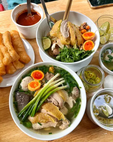 Review Bún Bò Huế Huyền Anh: Vị Huế Chính Thống Giữa Lòng Hà Nội? Review Bún Bò Huế Huyền Anh: Vị Huế Chính Thống Giữa Lòng Hà Nội?