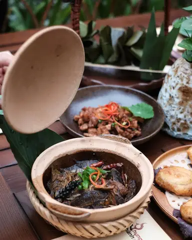 Review Bún Bò Huế Huyền Anh: Vị Huế Chính Thống Giữa Lòng Hà Nội? Review Bún Bò Huế Huyền Anh: Vị Huế Chính Thống Giữa Lòng Hà Nội?