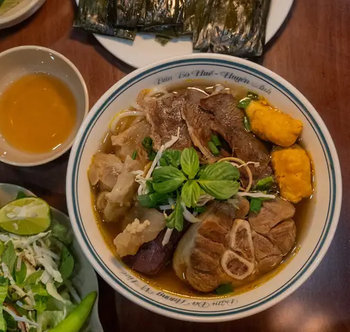 Review Bún Bò Huế Huyền Anh: Vị Huế Chính Thống Giữa Lòng Hà Nội? Review Bún Bò Huế Huyền Anh: Vị Huế Chính Thống Giữa Lòng Hà Nội?