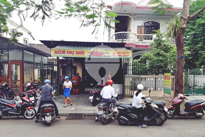 Review Bún Bò Huế Mụ Rơi: Hương Vị Huế Đậm Đà Giữa Lòng Thành Phố