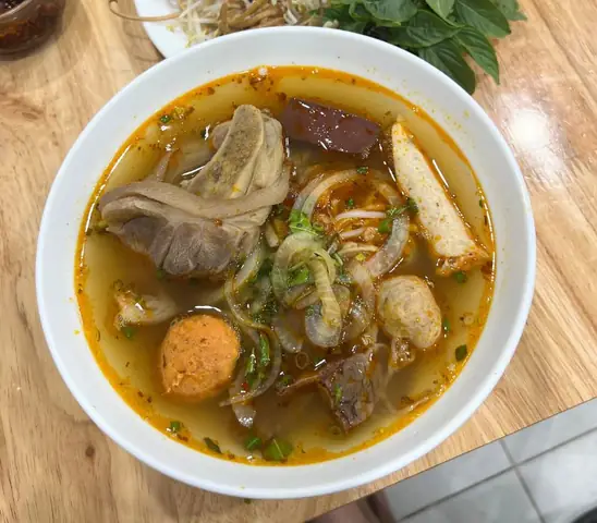 Bún Bò Huế Nghĩa Tân: Top 7 Quán Ngon, Bổ, Rẻ Nhất