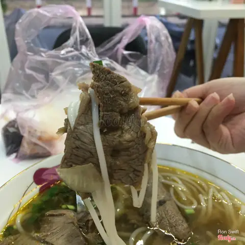 Review Bún Bò Huế Vĩ Dạ Cần Thơ: Chất Lượng Và Trải Nghiệm Thực Tế